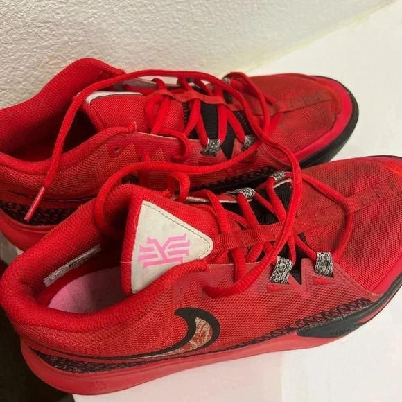 Nikes, red size 8 men’s - Picture 2 of 8